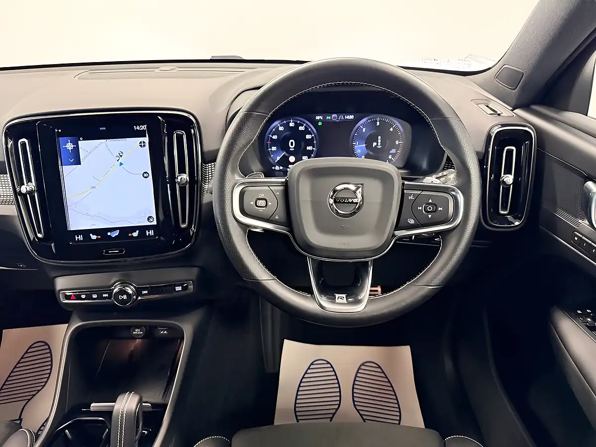 Used 2020 Volvo Xc40 R-Design Pro Bursting Blue - Interior and Exterior details 11