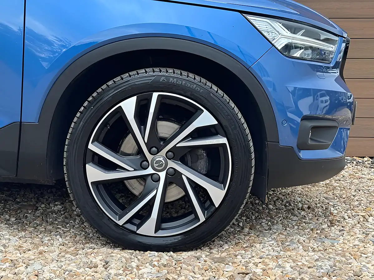 Used 2020 Volvo XC40 R-Design Pro Bursting Blue - Interior and Exterior details 10
