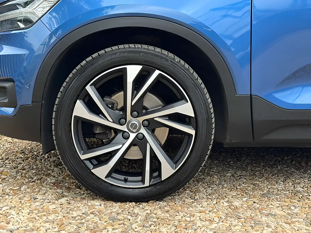 Used 2020 Volvo XC40 R-Design Pro Bursting Blue - Interior and Exterior details 11