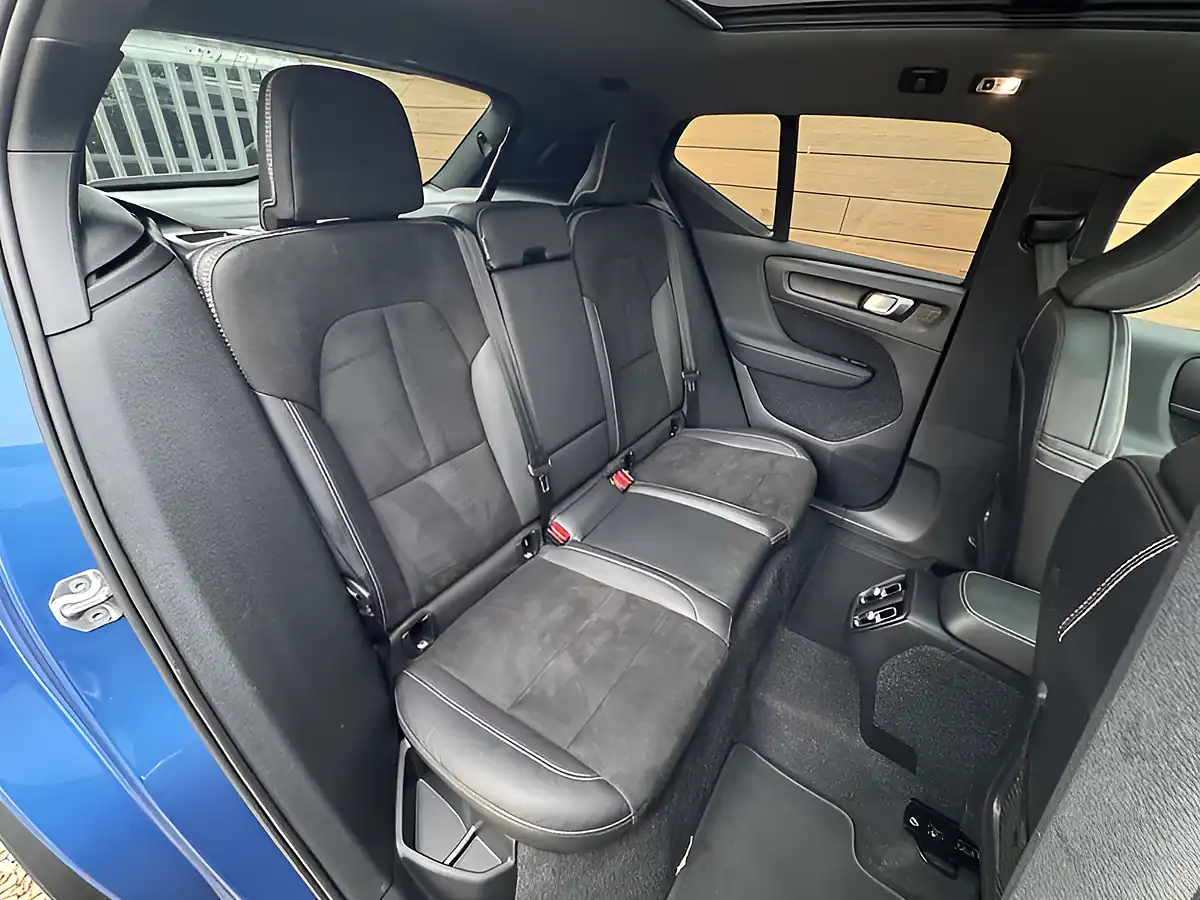 Used 2020 Volvo XC40 R-Design Pro Bursting Blue - Interior and Exterior details 14