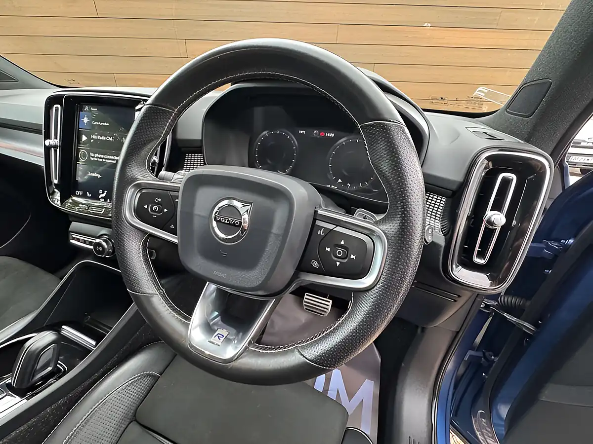Used 2020 Volvo XC40 R-Design Pro Bursting Blue - Interior and Exterior details 16