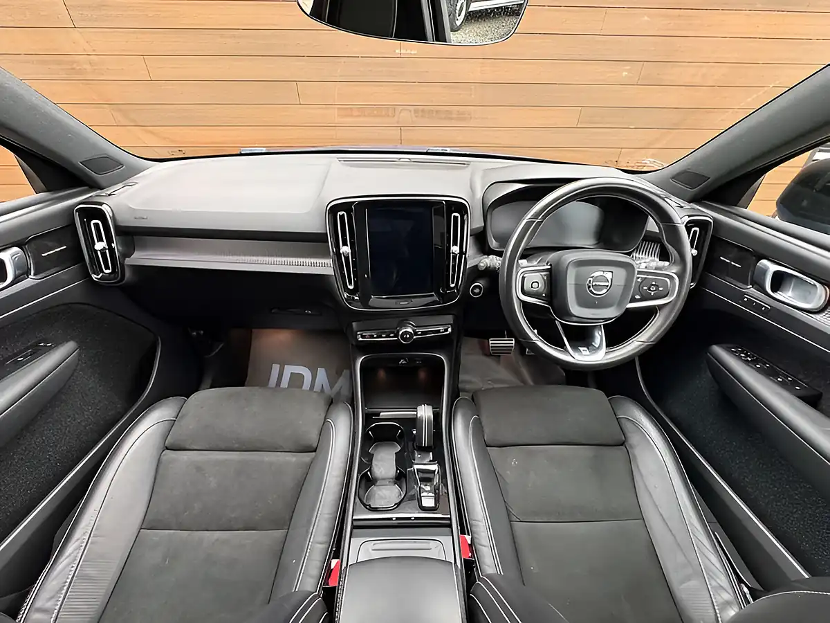Used 2020 Volvo XC40 R-Design Pro Bursting Blue - Interior and Exterior details 17