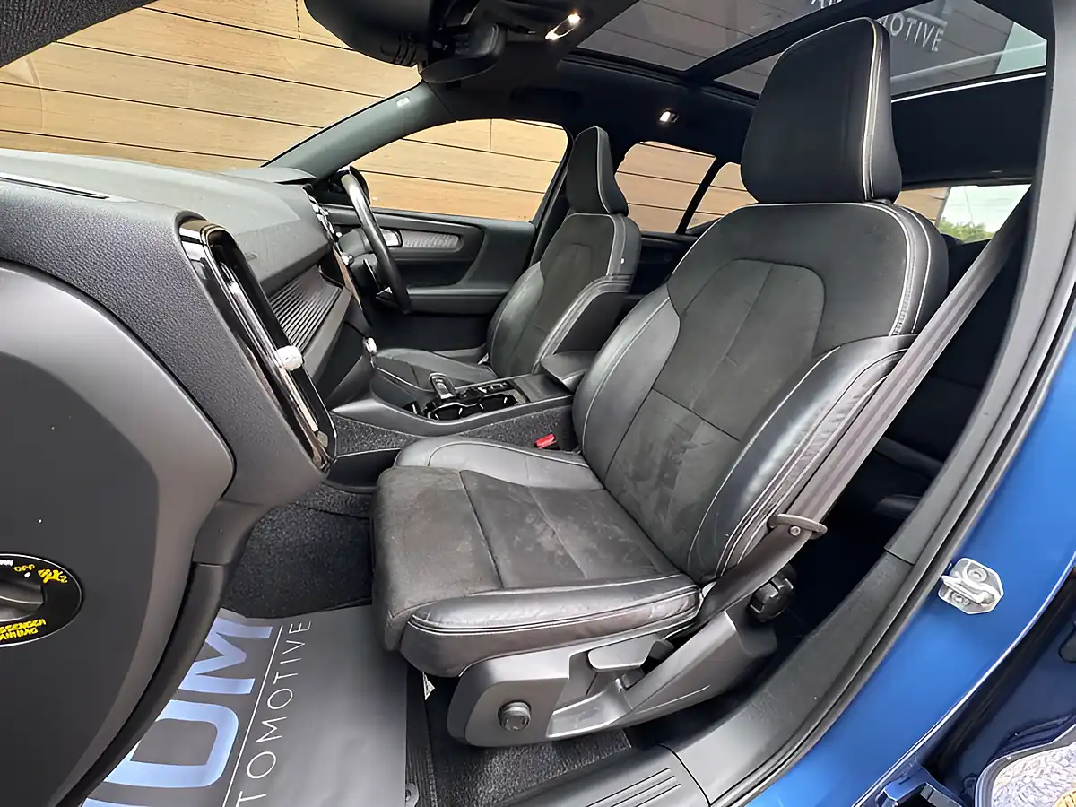 Used 2020 Volvo XC40 R-Design Pro Bursting Blue - Interior and Exterior details 18