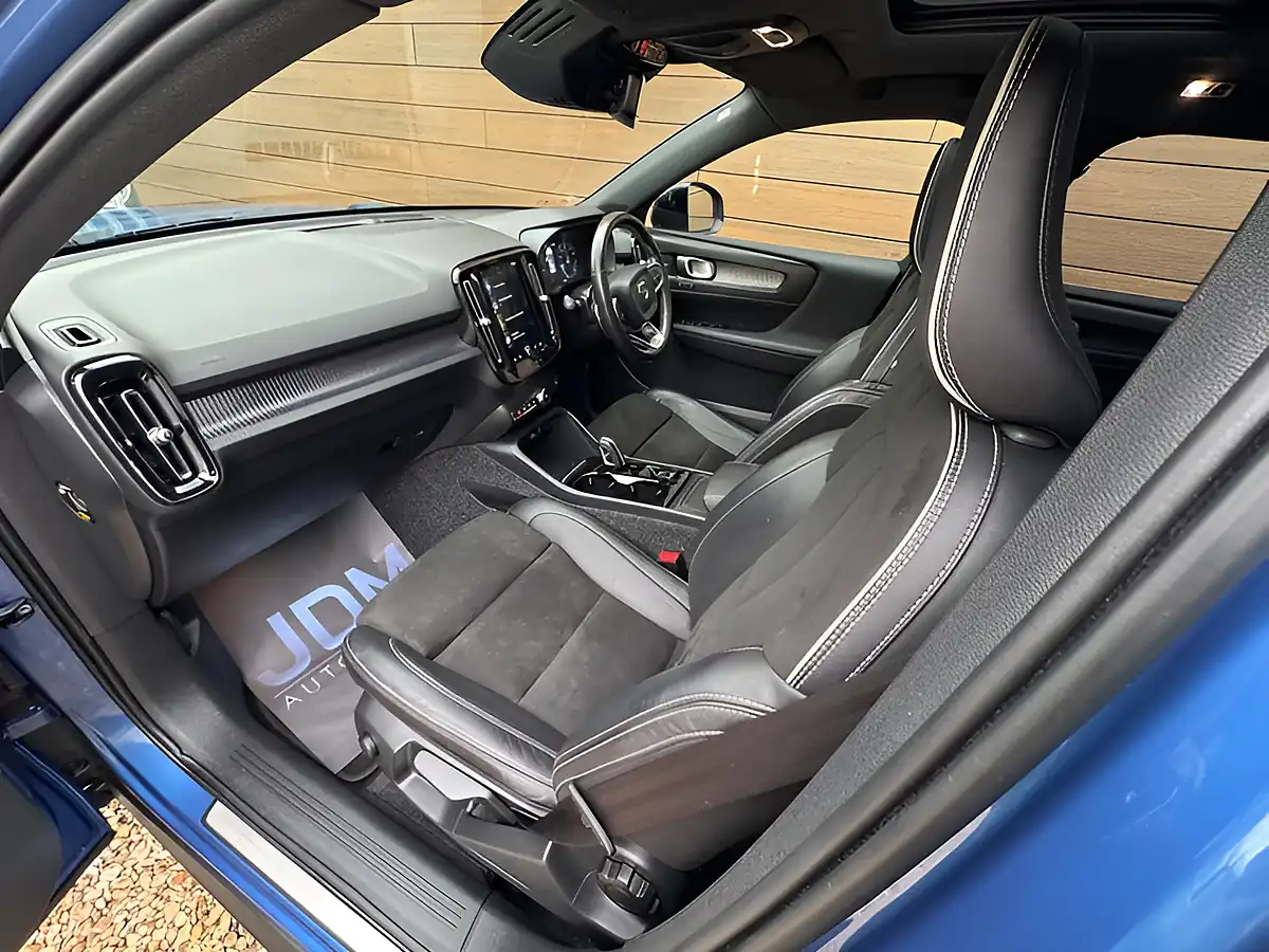 Used 2020 Volvo XC40 R-Design Pro Bursting Blue - Interior and Exterior details 19