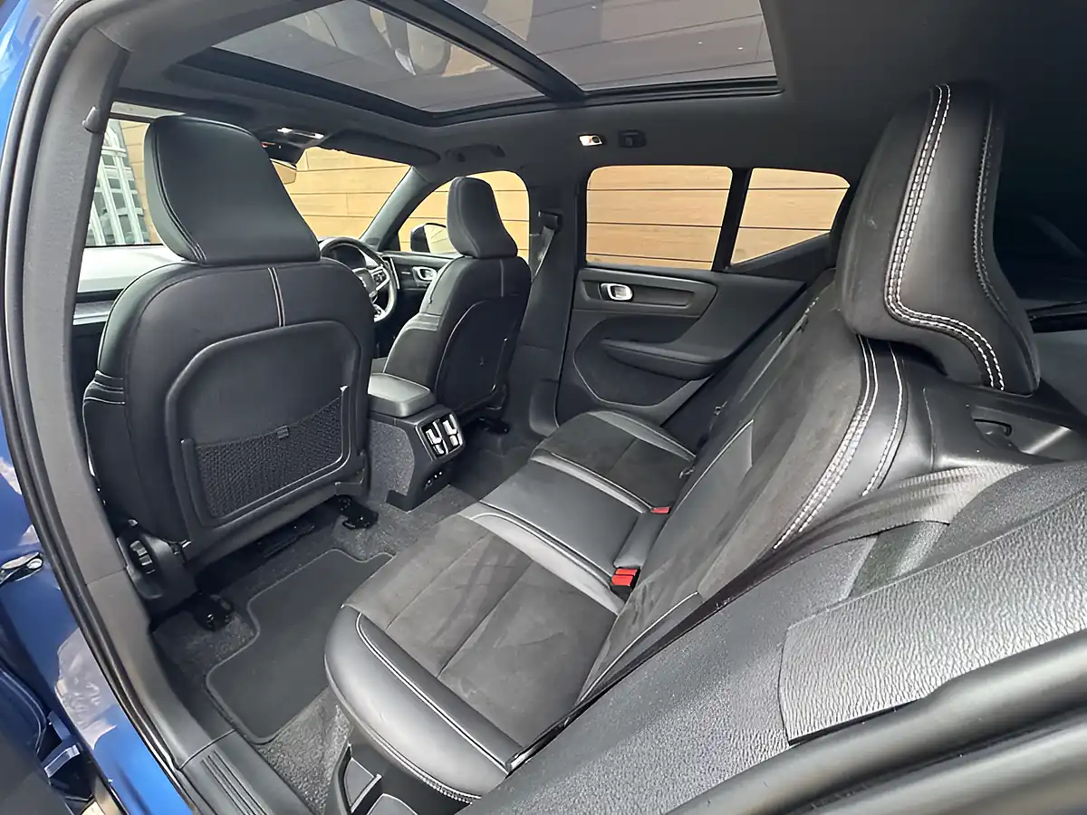Used 2020 Volvo XC40 R-Design Pro Bursting Blue - Interior and Exterior details 20