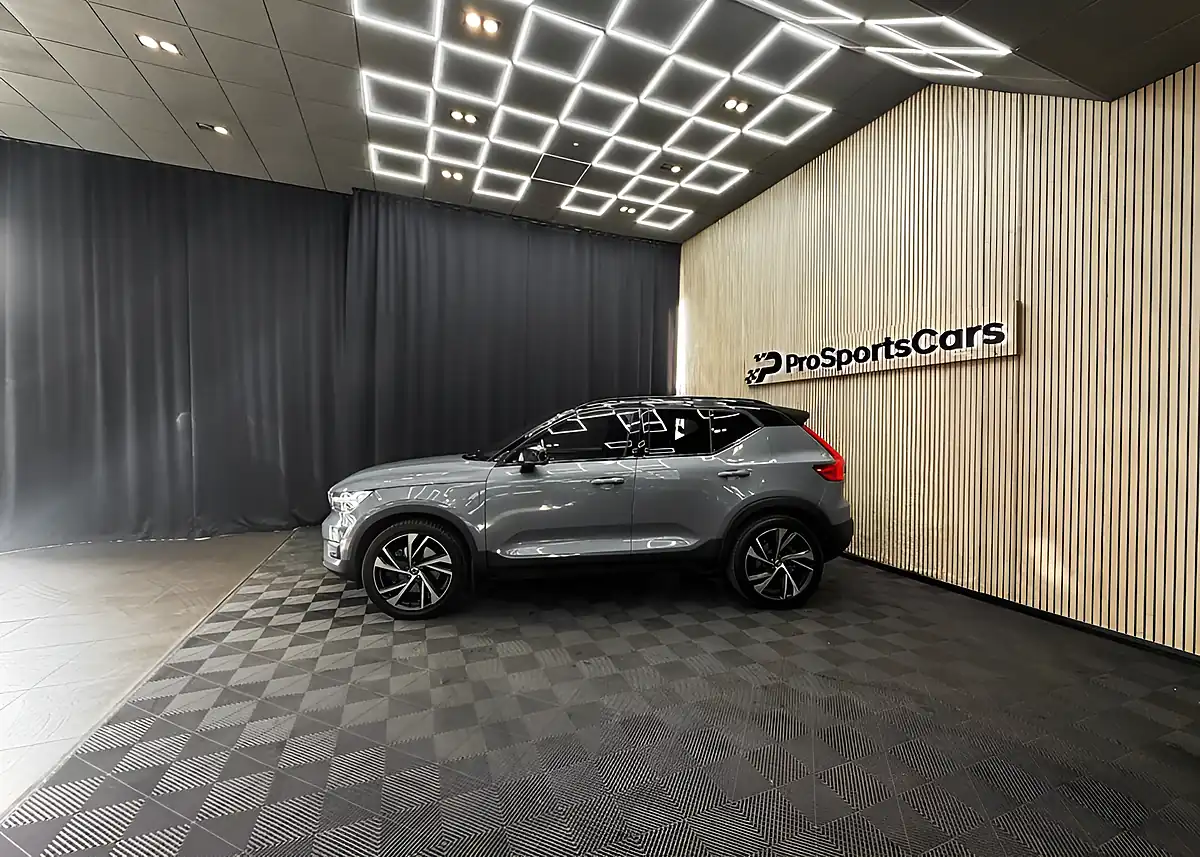 Used 2020 Volvo XC40 R-Design Pro Grey - Interior and Exterior details 10