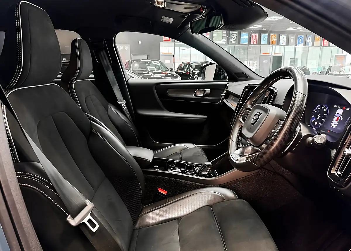 Used 2020 Volvo XC40 R-Design Pro Grey - Interior and Exterior details 12