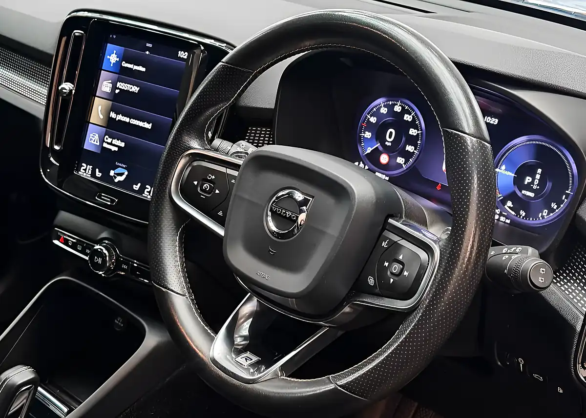 Used 2020 Volvo XC40 R-Design Pro Grey - Interior and Exterior details 13