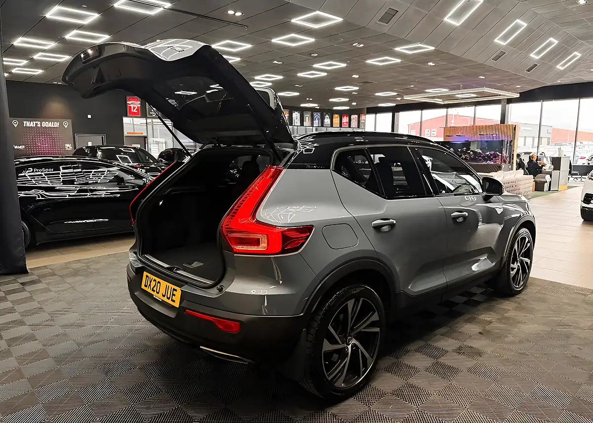 Used 2020 Volvo XC40 R-Design Pro Grey - Interior and Exterior details 18