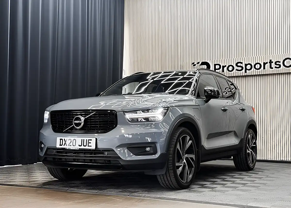 Used 2020 Volvo XC40 R-Design Pro Grey - Interior and Exterior details 6