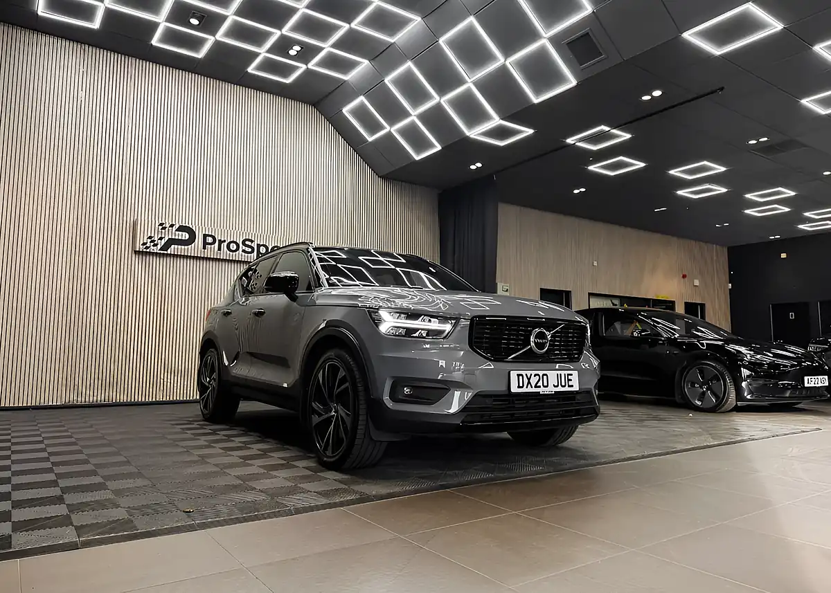 Used 2020 Volvo XC40 R-Design Pro Grey - Interior and Exterior details 8