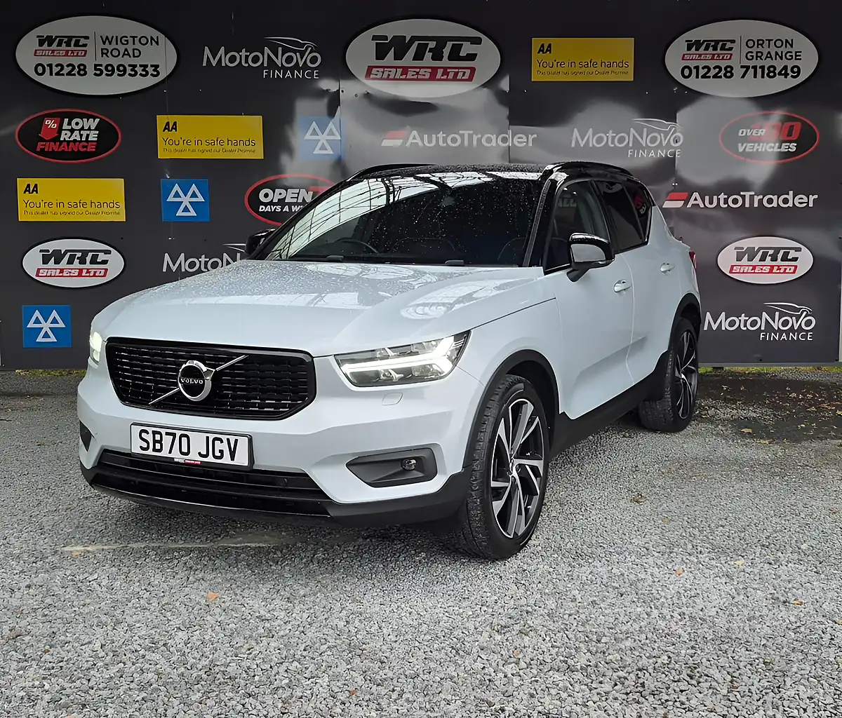 Used 2020 Volvo XC40 R-Design Pro Silver - Front View