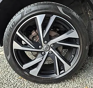 Used 2020 Volvo XC40 R-Design Pro Silver - Interior and Exterior details 17