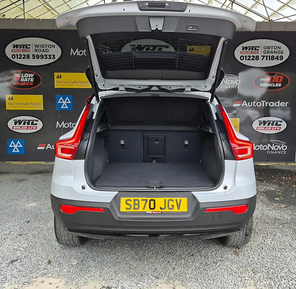 Used 2020 Volvo XC40 R-Design Pro Silver - Interior and Exterior details 9