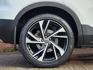 Used 2020 Volvo XC40 R-Design Pro White - Interior and Exterior details 11