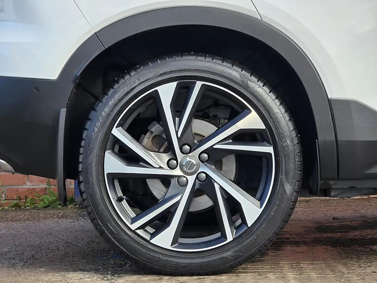 Used 2020 Volvo XC40 R-Design Pro White - Interior and Exterior details 11