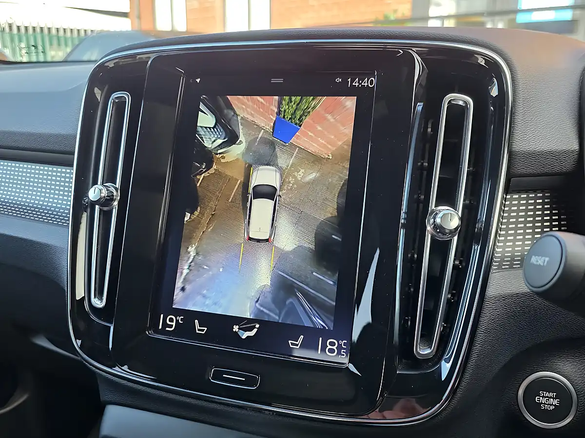 Used 2020 Volvo XC40 R-Design Pro White - Interior and Exterior details 13