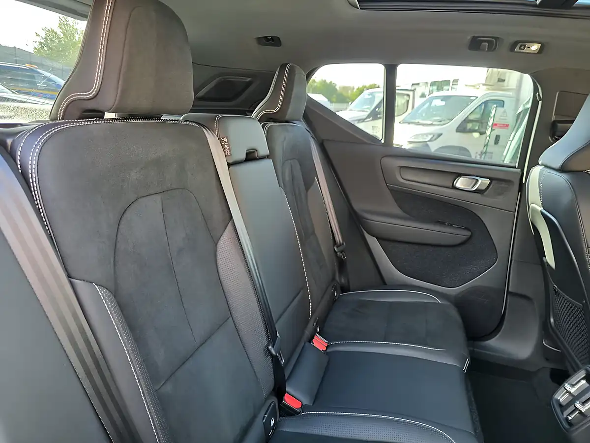 Used 2020 Volvo XC40 R-Design Pro White - Interior and Exterior details 18