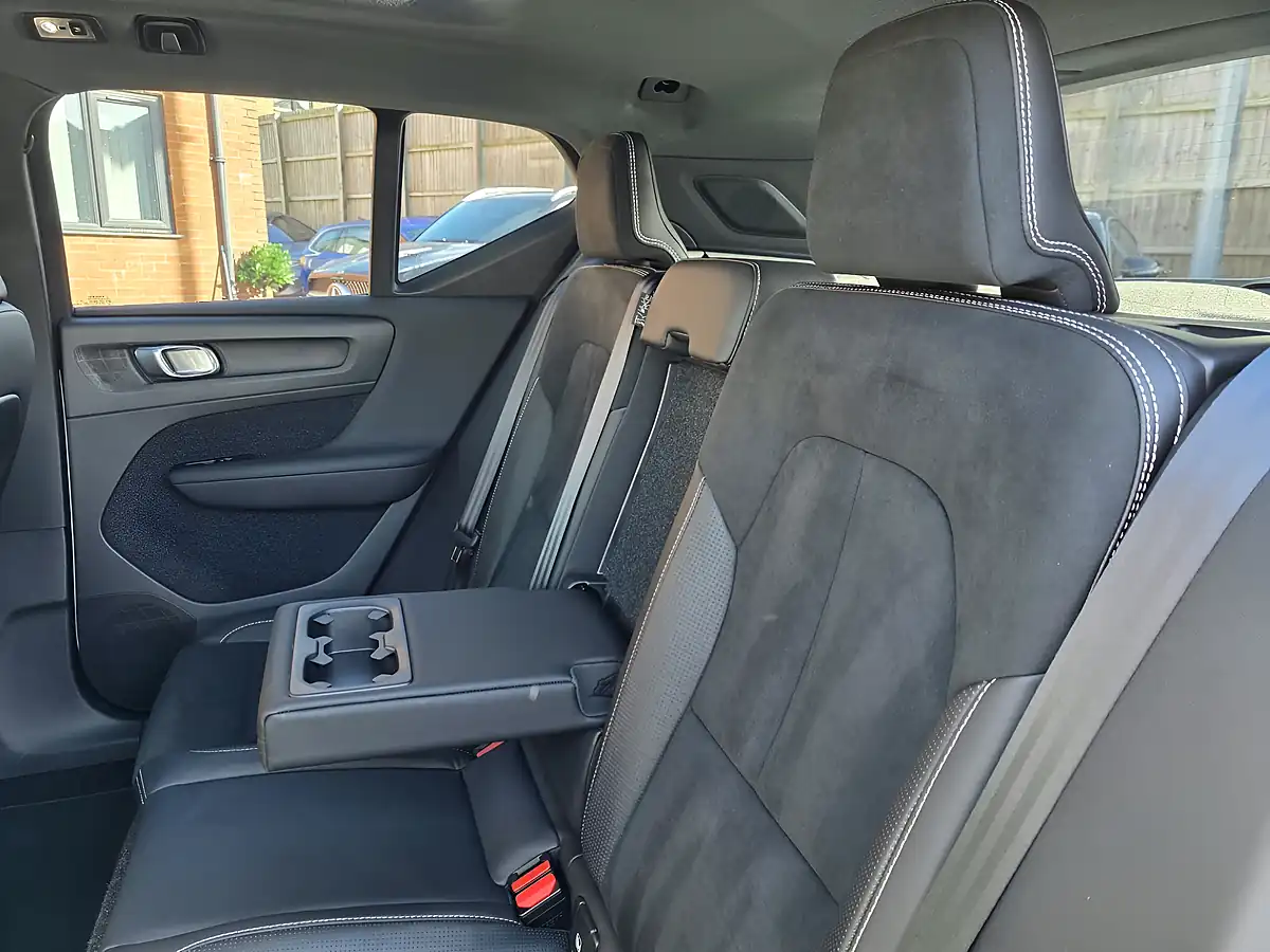 Used 2020 Volvo XC40 R-Design Pro White - Interior and Exterior details 19