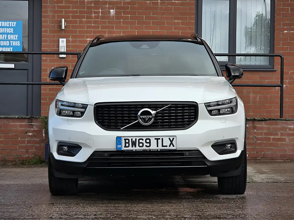 Used 2020 Volvo XC40 R-Design Pro White - Interior and Exterior details 8