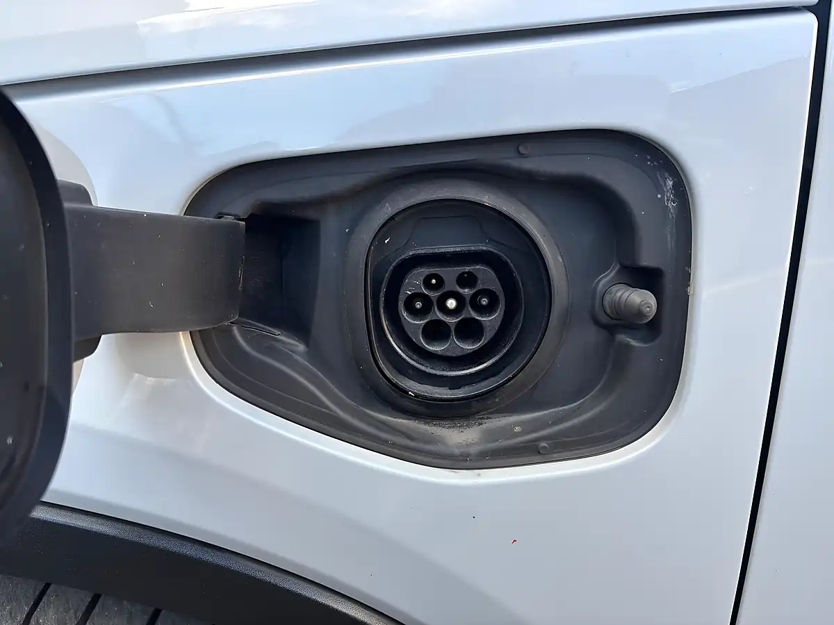 Used 2020 Volvo XC40 R-Design Silver - Interior and Exterior details 10