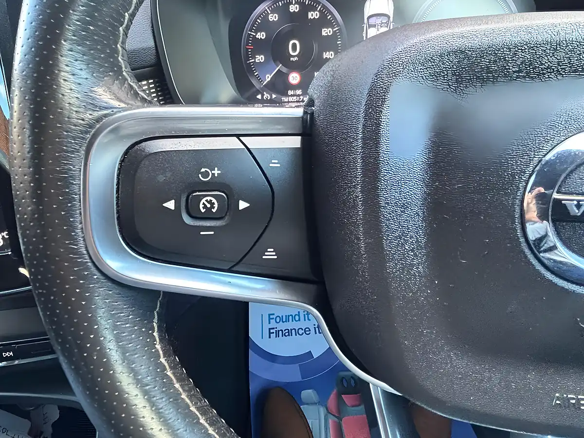 Used 2020 Volvo XC40 R-Design Silver - Interior and Exterior details 16