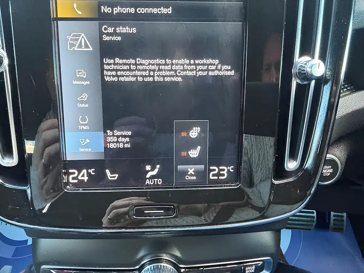 Used 2020 Volvo XC40 R-Design Silver - Interior and Exterior details 18
