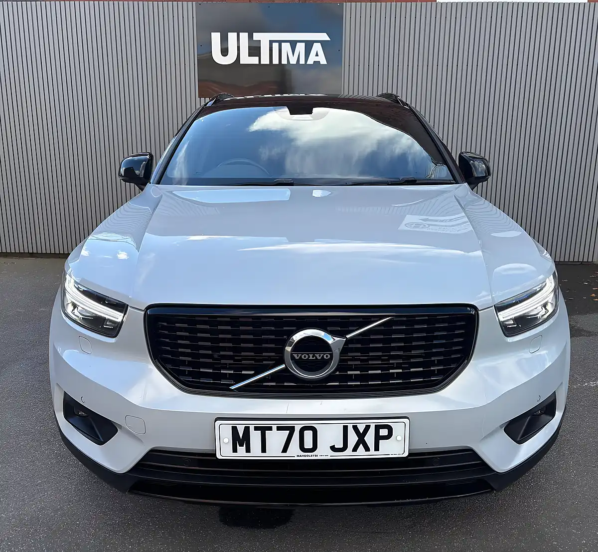 Used 2020 Volvo XC40 R-Design Silver - Interior and Exterior details 2