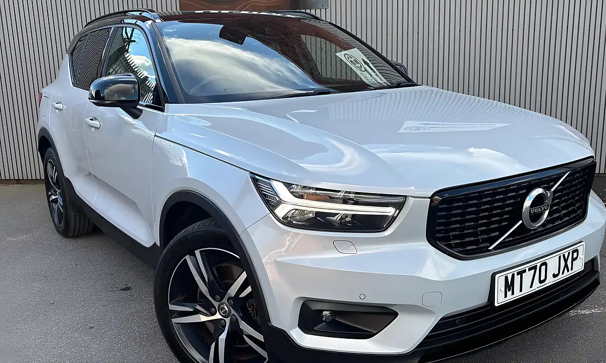 Used 2020 Volvo XC40 R-Design Silver - Interior and Exterior details 3