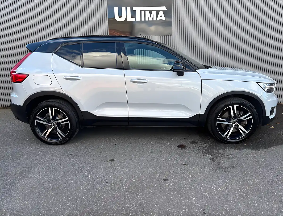 Used 2020 Volvo XC40 R-Design Silver - Interior and Exterior details 4