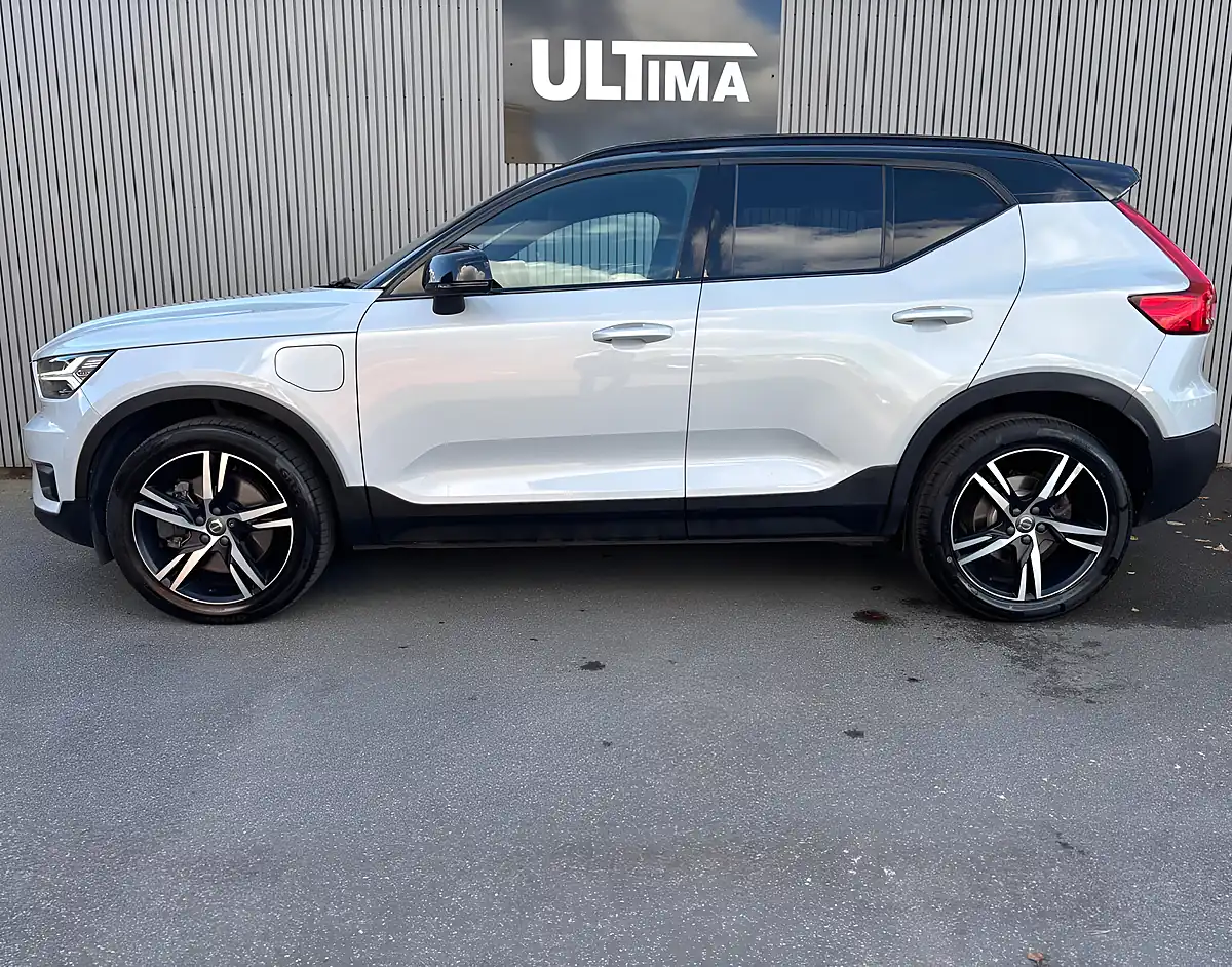 Used 2020 Volvo XC40 R-Design Silver - Interior and Exterior details 5
