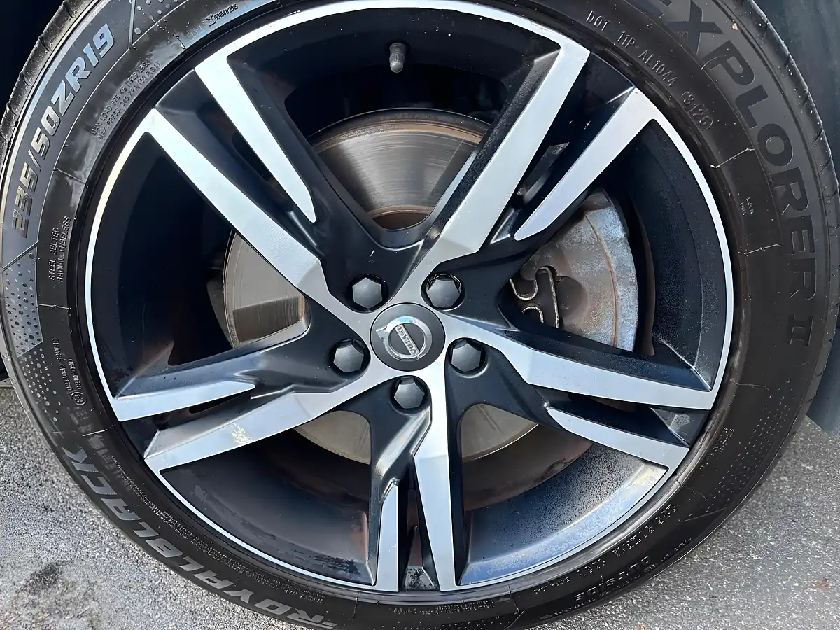 Used 2020 Volvo XC40 R-Design Silver - Interior and Exterior details 9