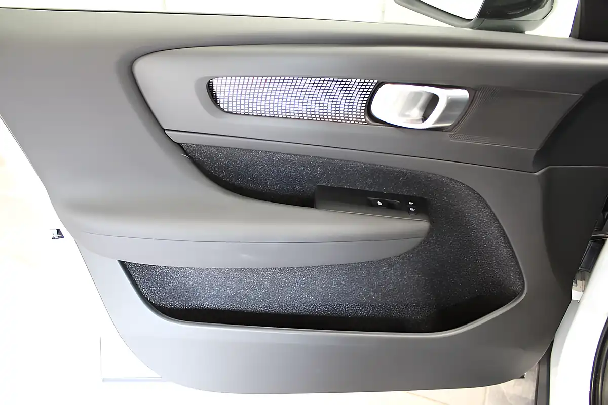 Used 2020 Volvo XC40 R-Design White - Interior and Exterior details 16