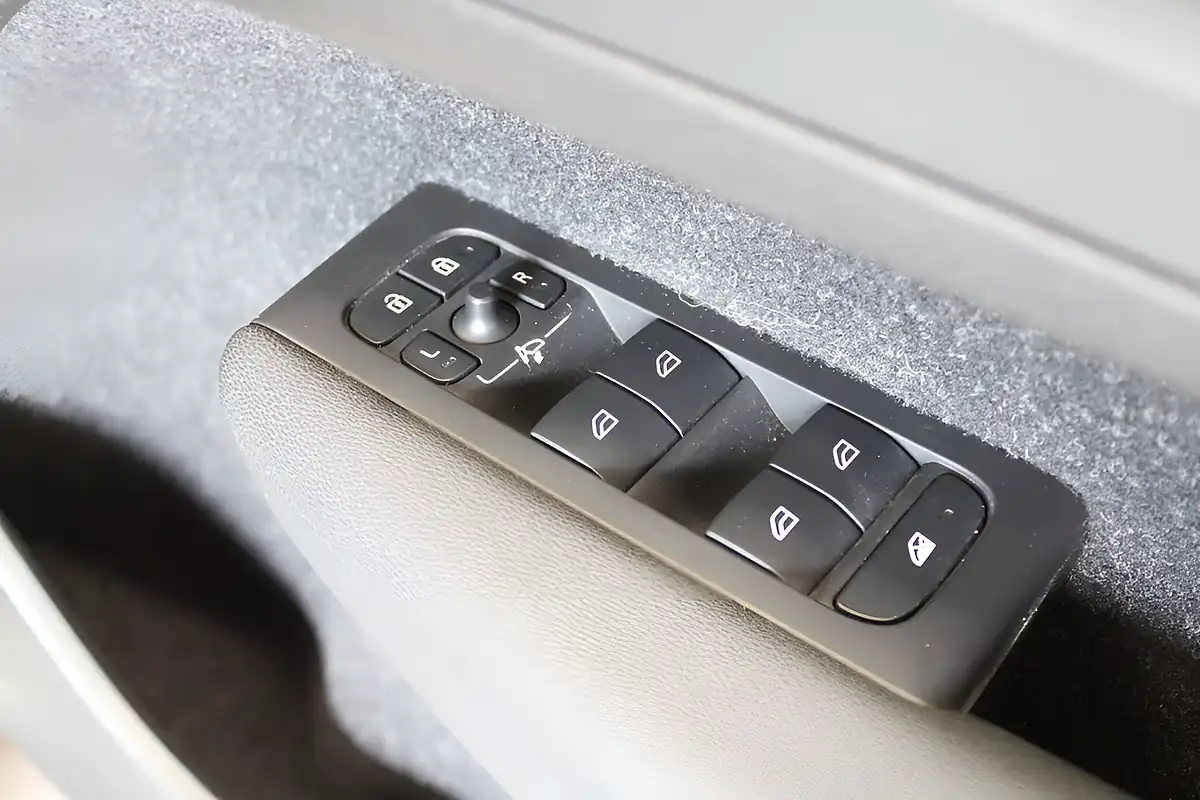 Used 2020 Volvo XC40 R-Design White - Interior and Exterior details 18