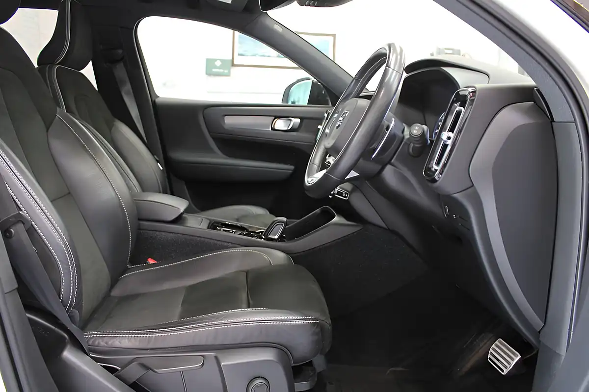 Used 2020 Volvo XC40 R-Design White - Interior and Exterior details 19