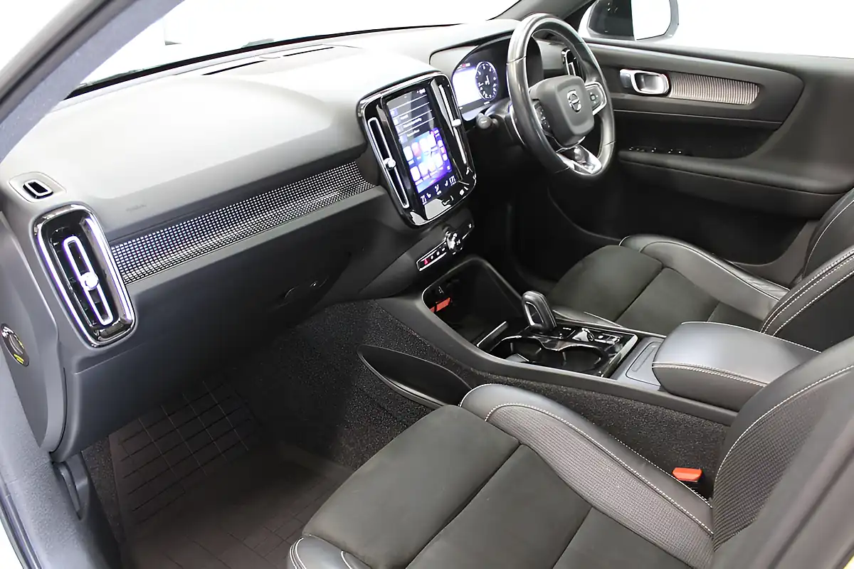 Used 2020 Volvo XC40 R-Design White - Interior and Exterior details 2