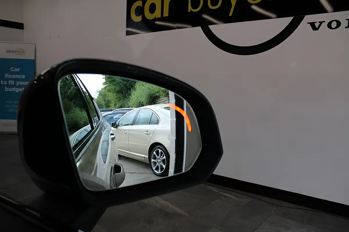 Used 2020 Volvo XC40 R-Design White - Interior and Exterior details 20
