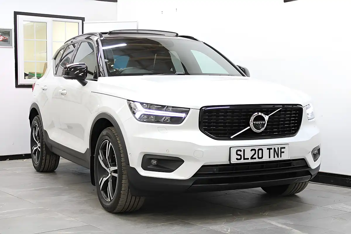 Used 2020 Volvo XC40 R-Design White - Interior and Exterior details 6