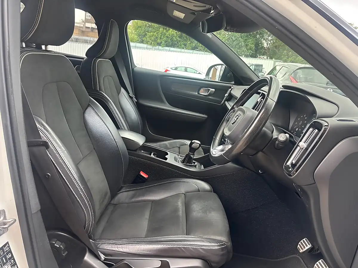 Used 2020 Volvo XC40 R-Design White - Interior and Exterior details 10