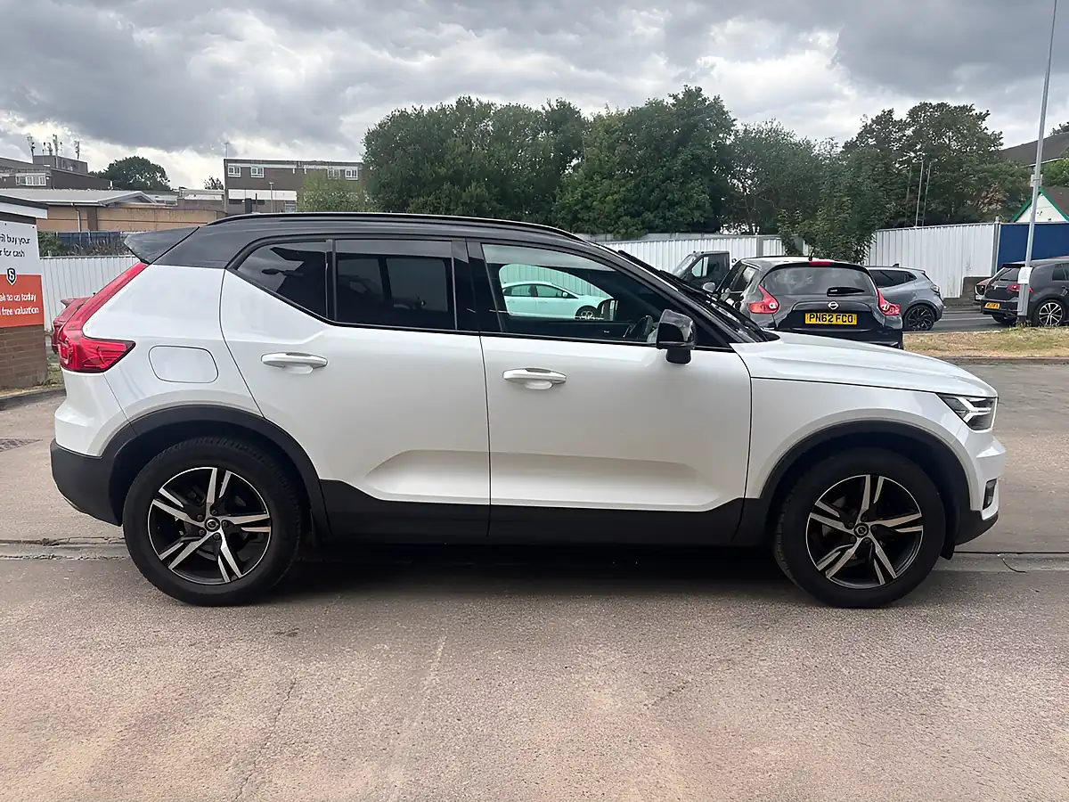Used 2020 Volvo XC40 R-Design White - Interior and Exterior details 8