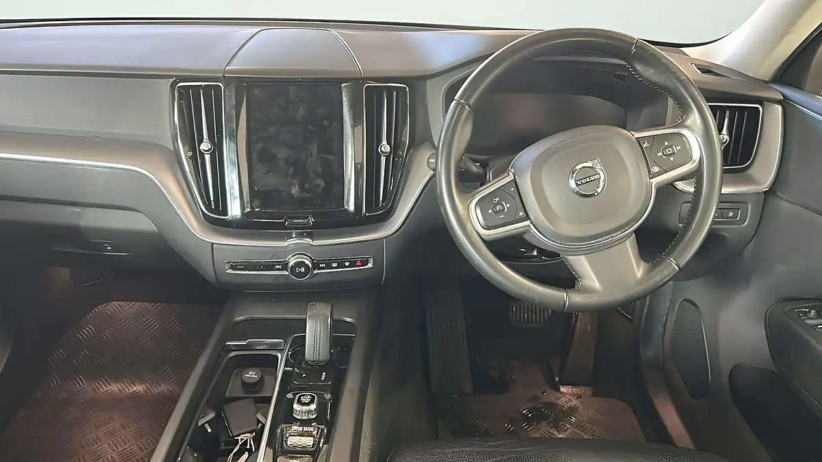 Used 2020 Volvo XC60 Inscription Expression Gold - Interior and Exterior details 15