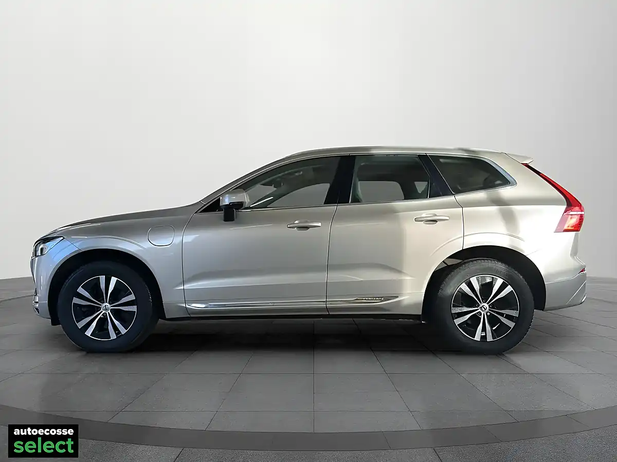 Used 2020 Volvo XC60 Inscription Expression Gold - Interior and Exterior details 6