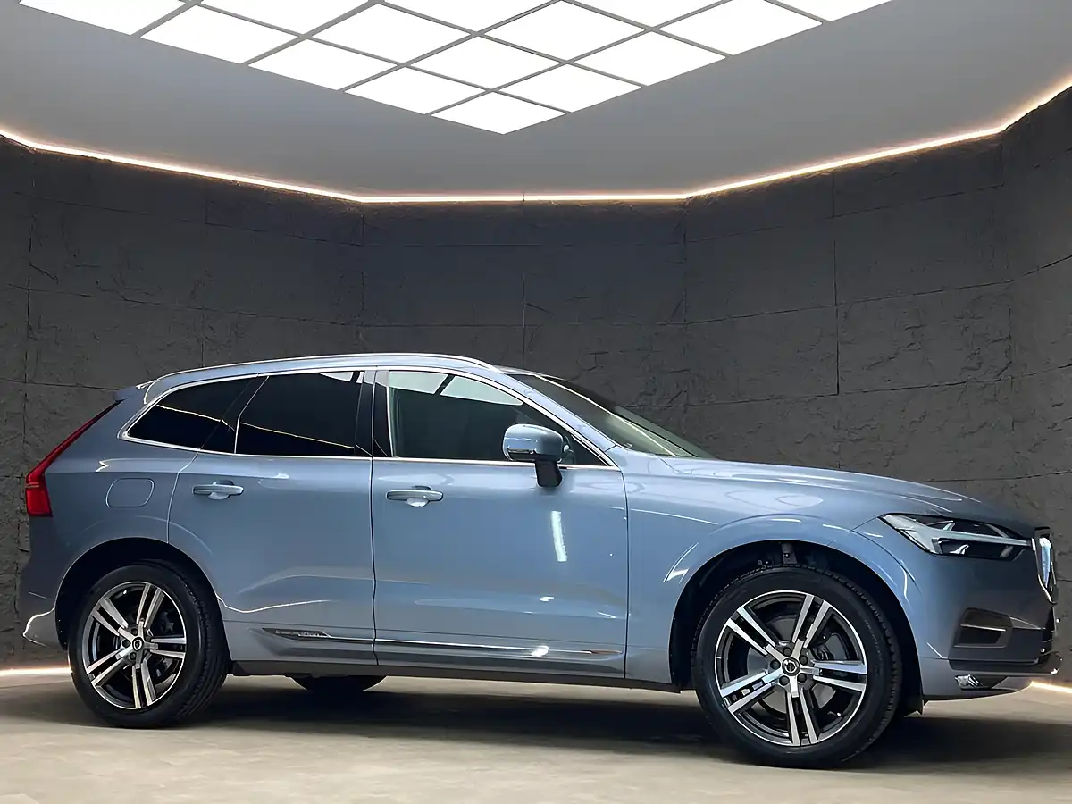 Used 2020 Volvo XC60 Inscription Mussel Blue - Interior and Exterior details 9
