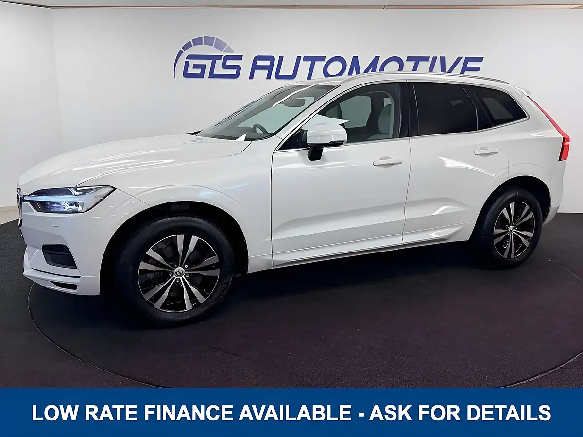 Used 2020 Volvo XC60 Momentum Crystal White - Front View