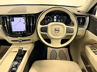 Used 2020 Volvo XC60 Momentum Crystal White - Interior and Exterior details 10