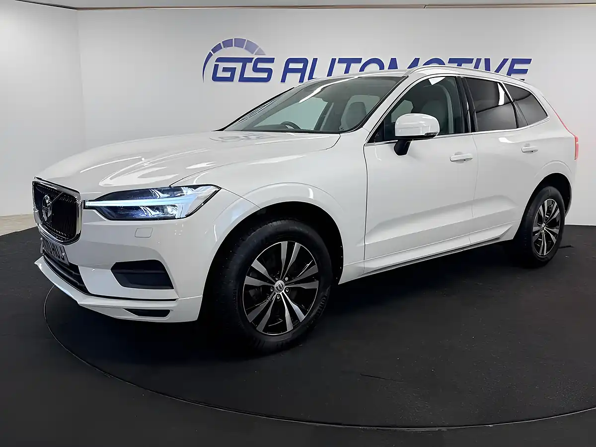 Used 2020 Volvo XC60 Momentum Crystal White - Interior and Exterior details 16