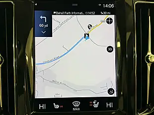 Used 2020 Volvo XC60 Momentum Crystal White - Interior and Exterior details 2