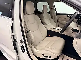 Used 2020 Volvo XC60 Momentum Crystal White - Interior and Exterior details 3