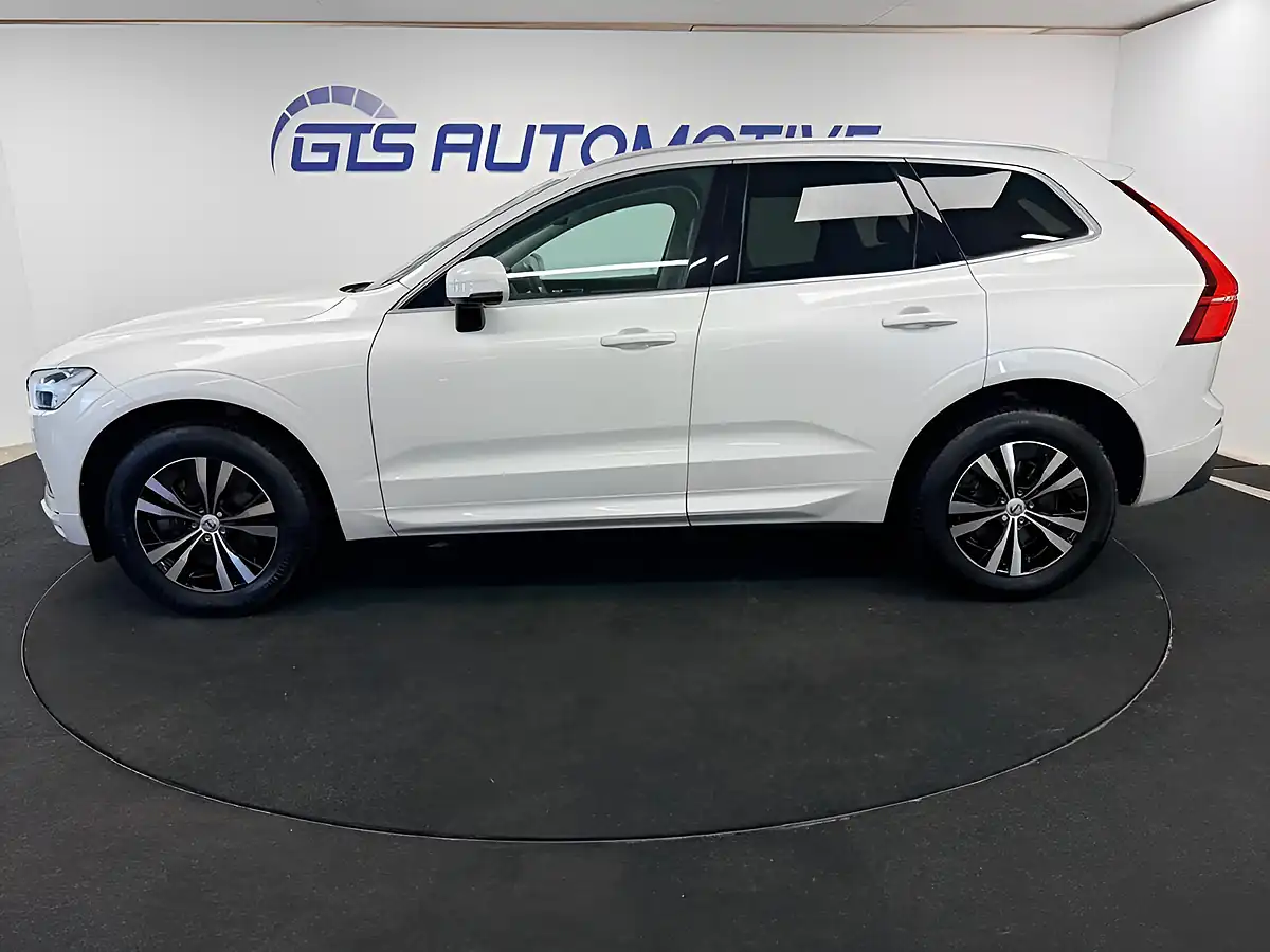 Used 2020 Volvo XC60 Momentum Crystal White - Interior and Exterior details 6