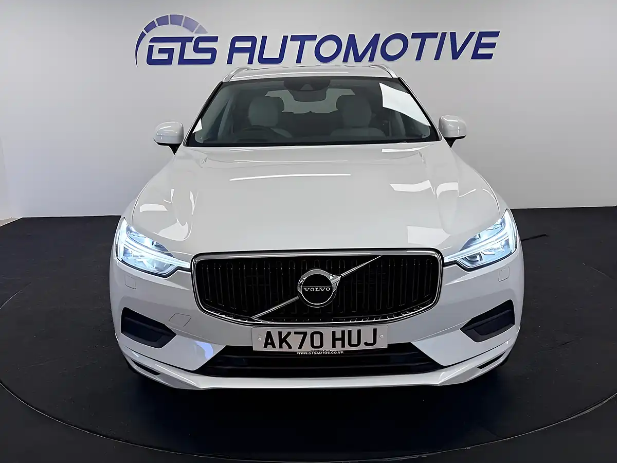 Used 2020 Volvo XC60 Momentum Crystal White - Interior and Exterior details 7